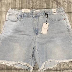 2xl judy blue high waisted shorts. New with tags!